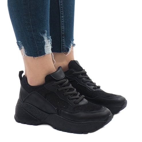 BY-080 mustat urheilukengät