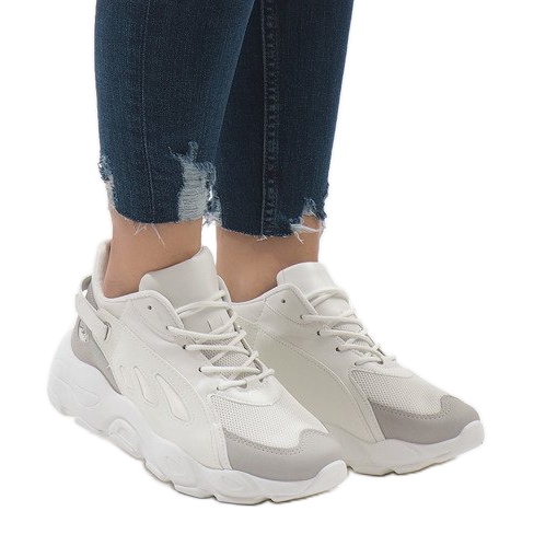 Muodikkaat valkoiset urheilukengät 9115 valkoinen