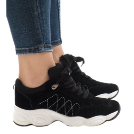 Mustat W5 -lenkkarit