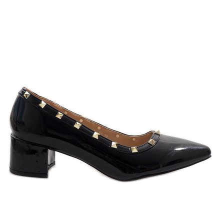 Mustat lakkapumput X-70-pylväässä