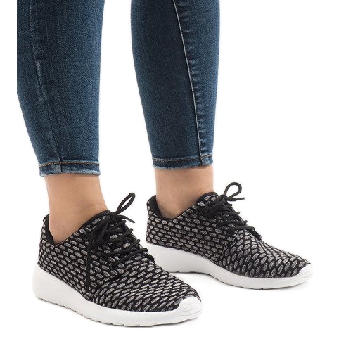 Mustat urheilukengät 619