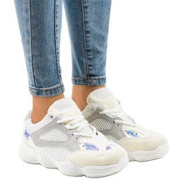 Valkoiset MS522-9 kouluttajat valkoinen