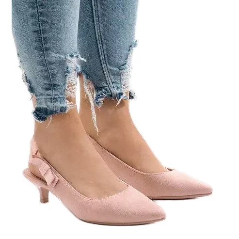 Vaaleanpunaiset pumput B-43-kantapäässä vaaleanpunainen
