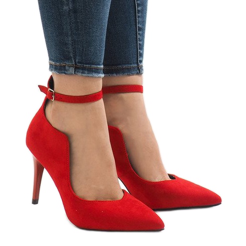 Punaiset saappaat B-54-kantapäässä punainen