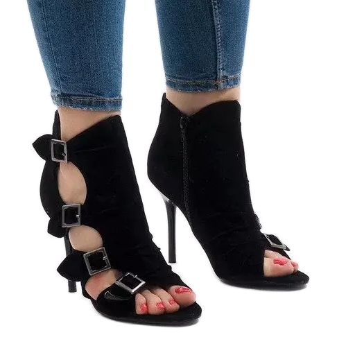 Mustat sandaalit korkokengässä GH048