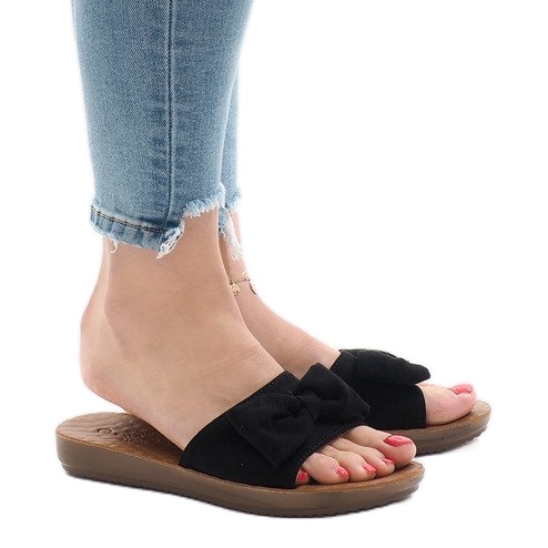 Mustat tossut keulalla 6376-1