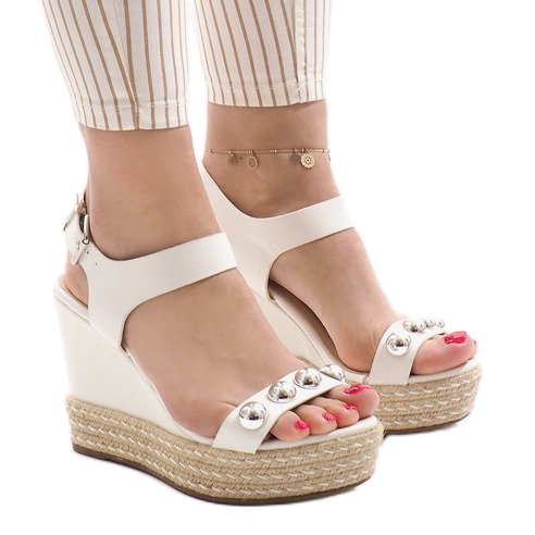 Valkoiset lakatut kiilamaiset sandaalit 17060-74 valkoinen