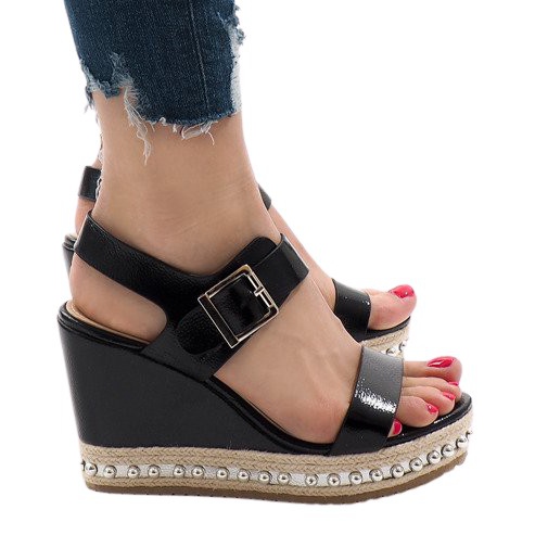 Hopealla lakatut kiilamaiset sandaalit 17060-73 musta