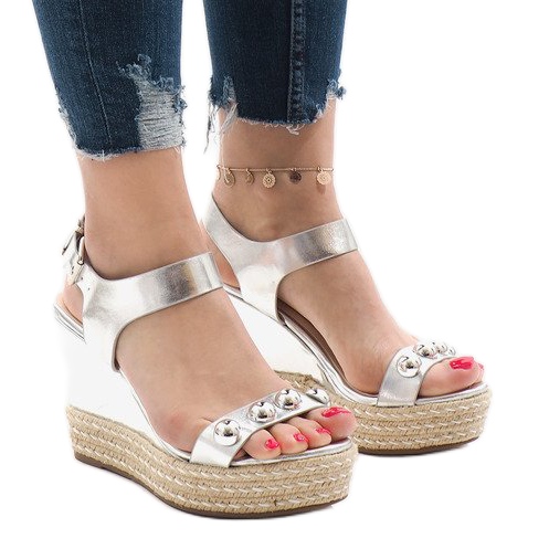 Hopealla lakatut kiilamaiset sandaalit 17060-74 harmaa