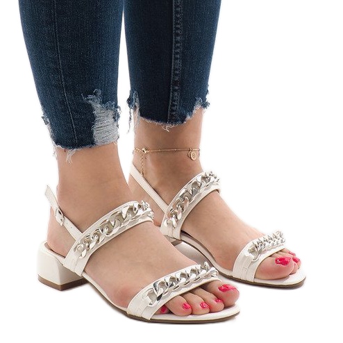 Valkoiset korkokengät sandaalit 77-15 valkoinen