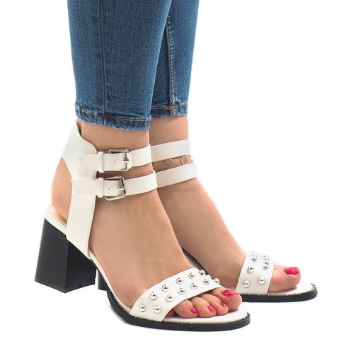 Valkoiset korkokengät sandaalit 77-12 valkoinen