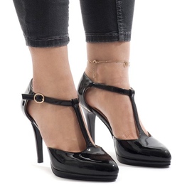 A509-22-1-pilarin mustat pumput