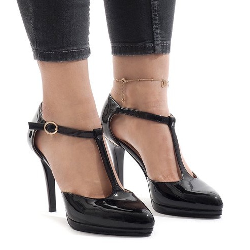 A509-22-1-pilarin mustat pumput