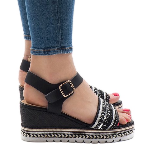 Musta koristeltu kiila sandaalit YRT-72-1