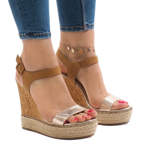 Kultalakatut kiilamaiset sandaalit VB76063 kultainen