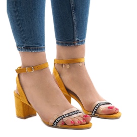 Keltaiset sandaalit pylvässä S-7347 mokka keltainen Keltaiset sandaalit pylvässä S-7347 mokka keltainen