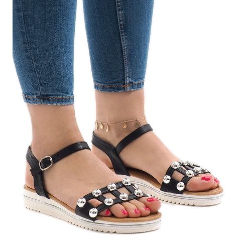 Mustat kiilamaiset sandaalit, joissa joustava 35-128