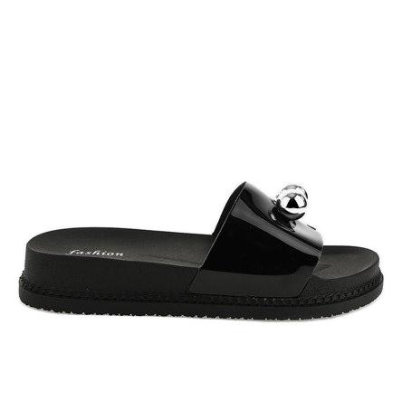 Mustat tossut palloilla 1819