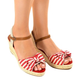 Punaiset kiilasandaalit, joissa keula W032 punainen