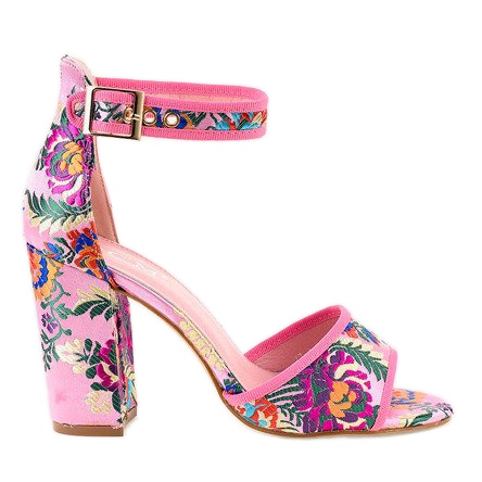 Vaaleanpunaiset sandaalit postissa 77-14 vaaleanpunainen