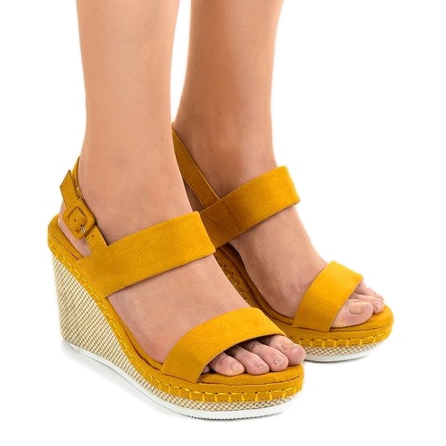 Keltaiset kiilamaiset sandaalit U-6291 keltainen