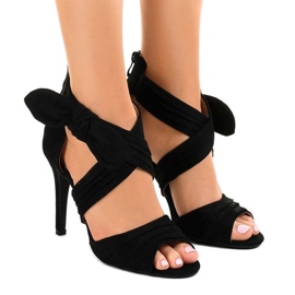 Mustat mokkanahkaiset sandaalit, joissa rusetti J-23