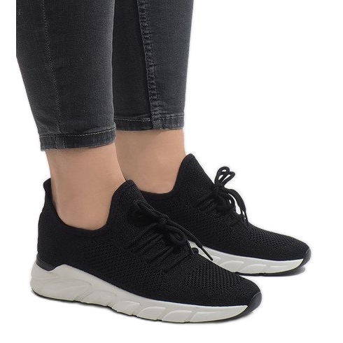 7766-Y mustat urheilukengät