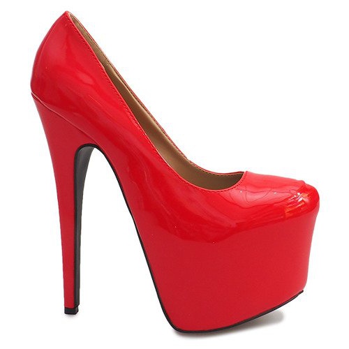 Korkeat lakatut nastat D905 -punaisella alustalla punainen