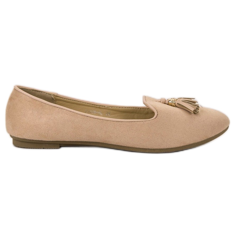 Queentina Herrat, joilla on reunat ruskea