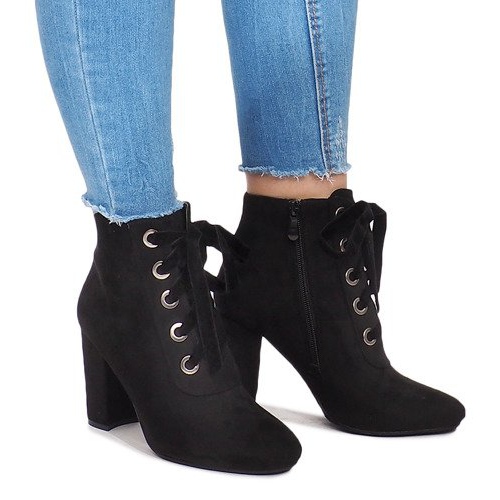 Pitsisaappaat postissa 168-138 musta