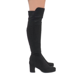 Mustat mokkanahkakengät H306 -pylväässä