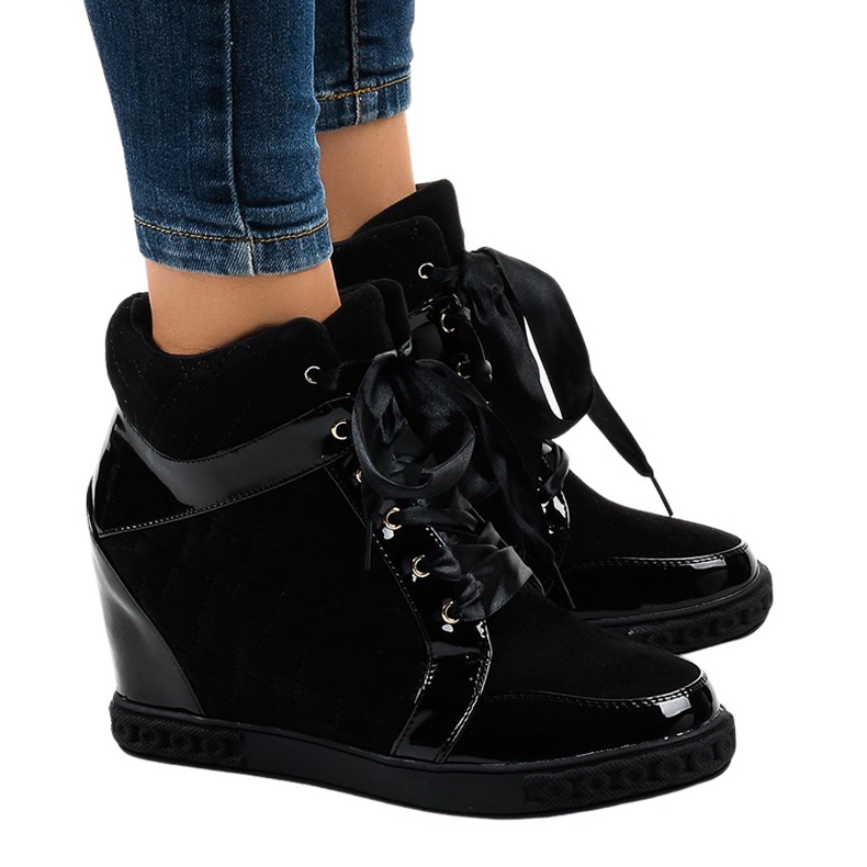 Muodikkaat mustat kiilamaiset lenkkarit KLS-109-3