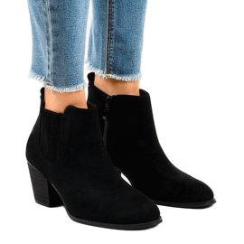 Mustat mokkanahkaiset nilkkurit SA-3338-pylväässä