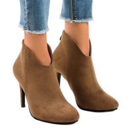 Ruskea AF-02 mokkanahka piikkikorolla Ruskea AF-02 mokkanahka piikkikorolla