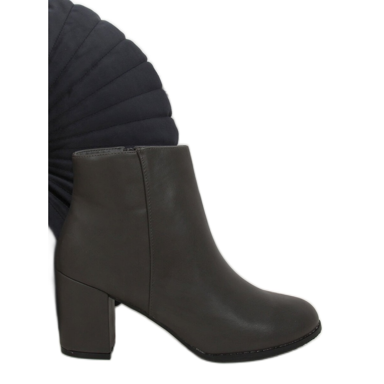 Klassiset harmaat korkokengät 77-71 Harmaa