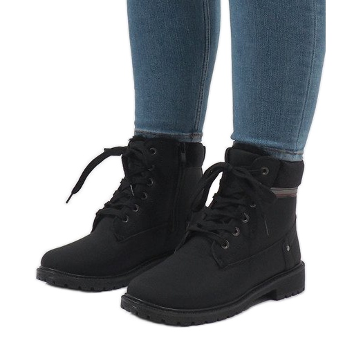 Mustat eristetyt saappaat NR06-1