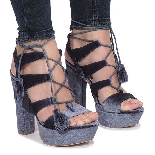 Harmaat sandaalit One Love velour -pylväässä