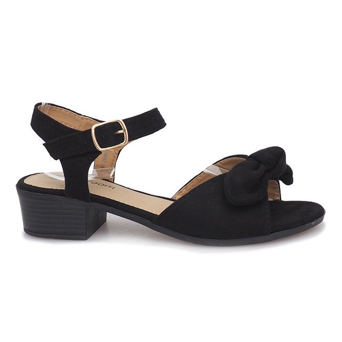 Noemian mustat korkokengät