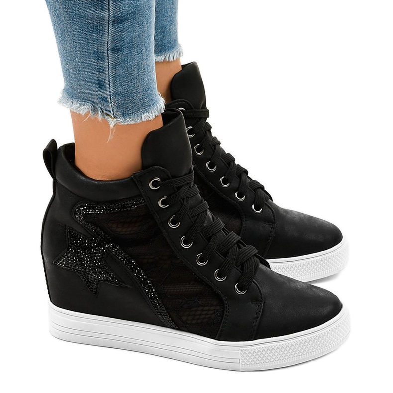 Mustat lenkkarit, joissa nauhakiilto JK-53