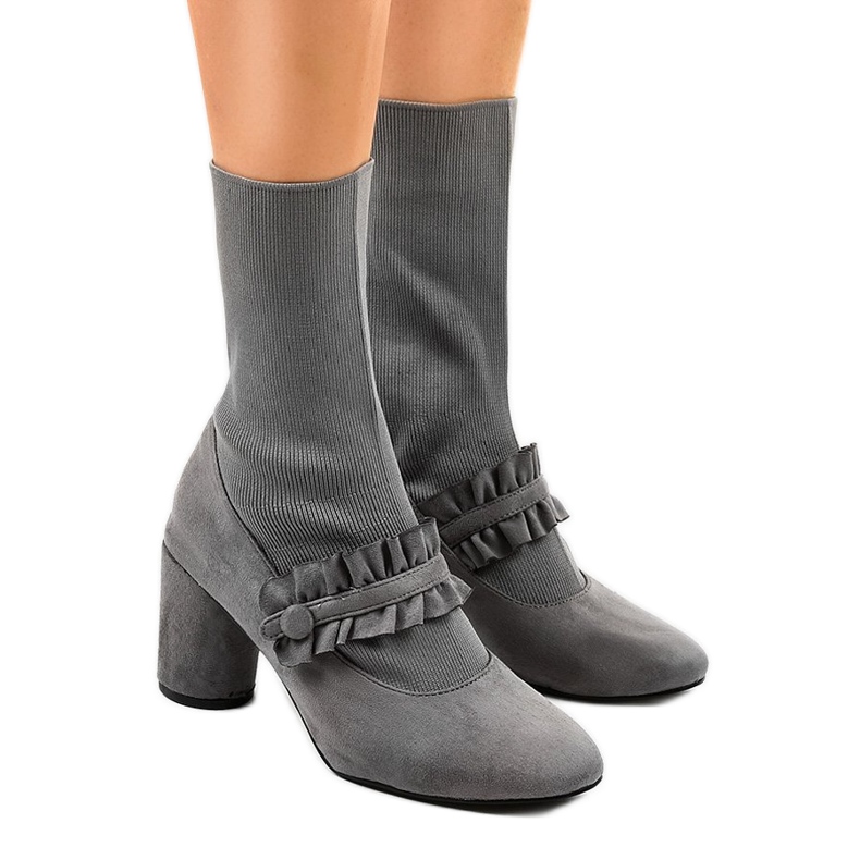 Harmaat mokkanahkaiset nilkkurit LL-102P-pylväässä