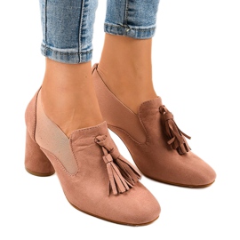 Vaaleanpunaiset mokkapumput LL-97P-pylväässä vaaleanpunainen