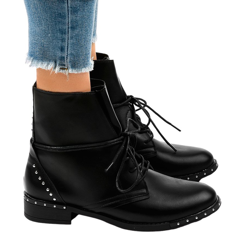 Mustat litteät nauhakengät A-251