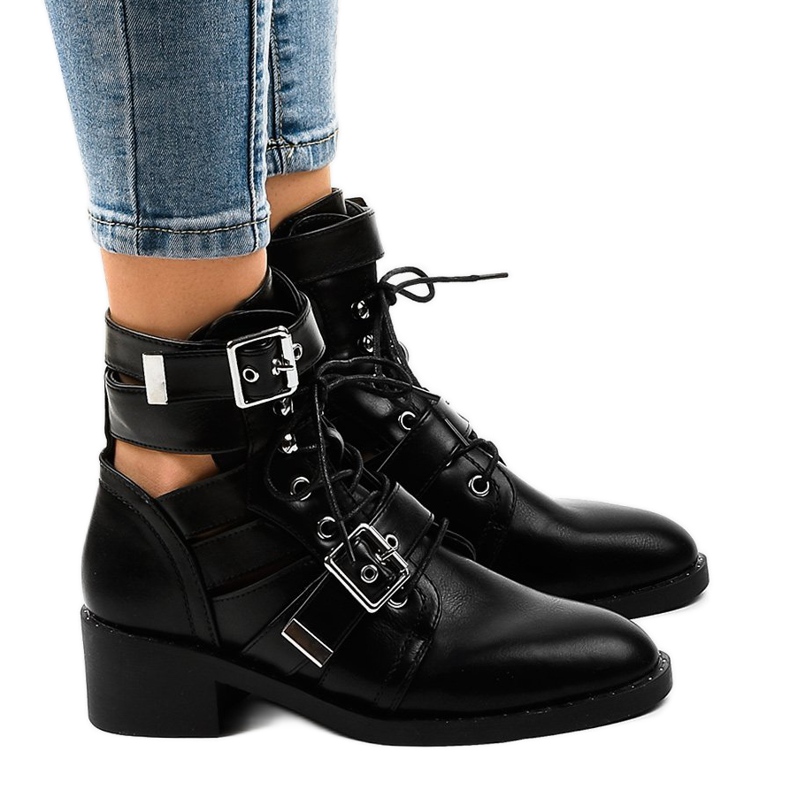 Mustat naisten saappaat massiivisella T195 -pohjalla