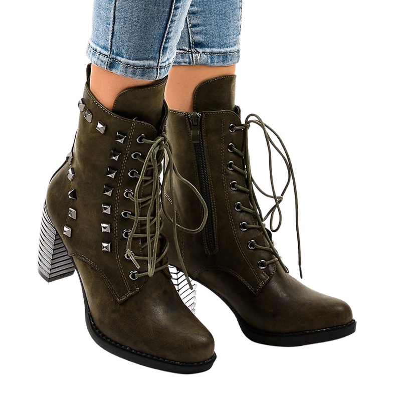 Vihreät nilkkurit F117 -nastoilla