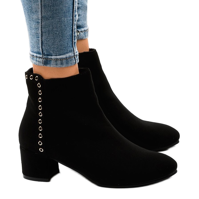 Mustat mokkanahkaiset nilkkurit Z179 -pylväässä