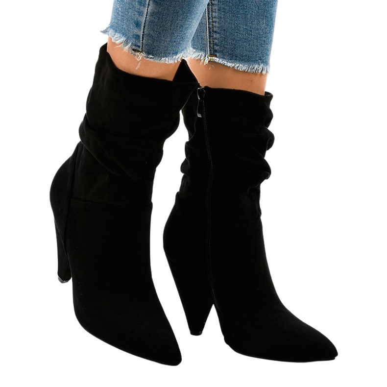 Mustat mokkanahkaiset nilkkurit LS5062 -pylväässä