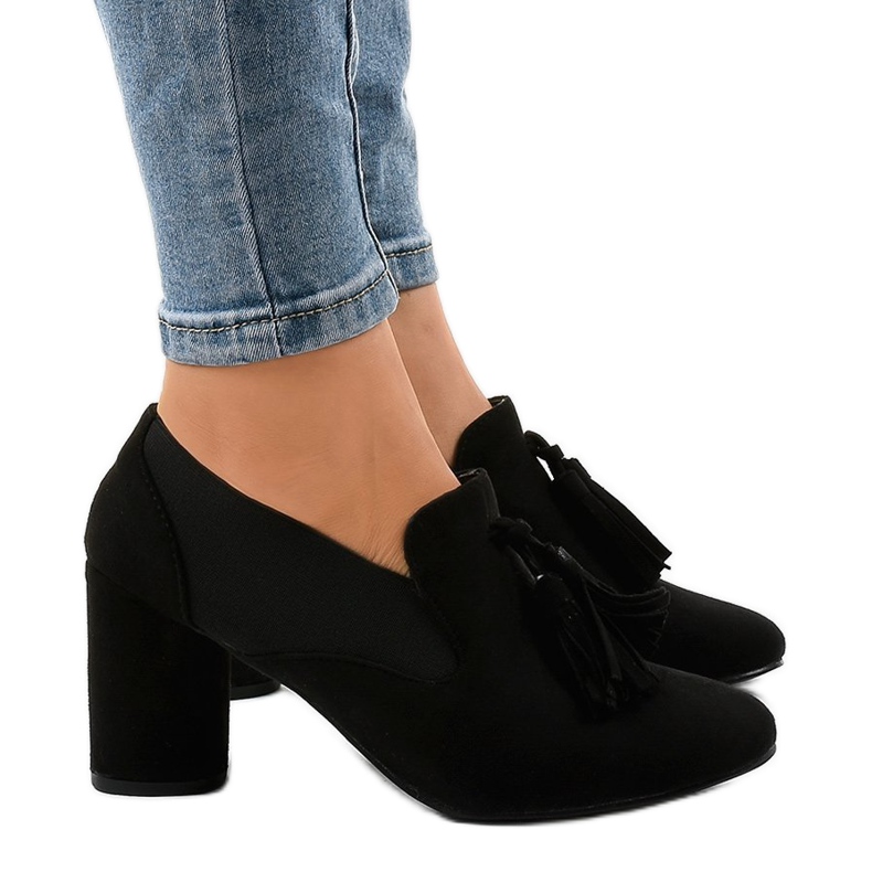 Mustat mokkapumput LL-97P-pylväässä