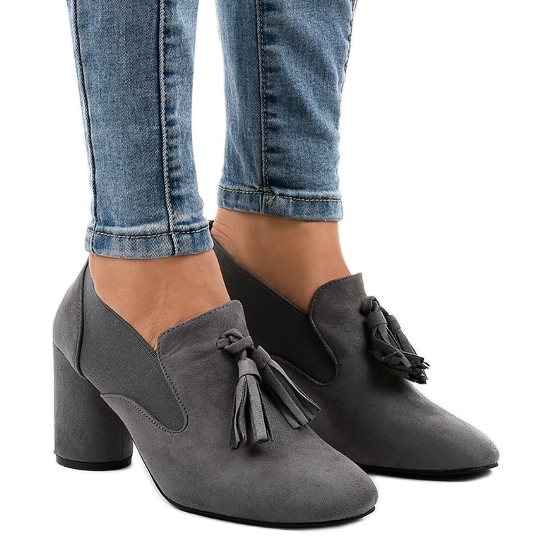 Harmaat mokkapumput LL-97P-pylväässä