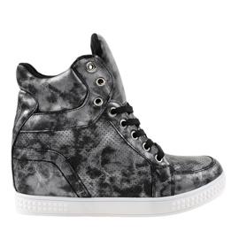 Mustat lenkkarit, joissa on nauhoitetut kiilat ON001