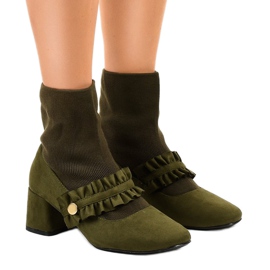 Vihreä veluuripumppu JM8118Y -pylväässä